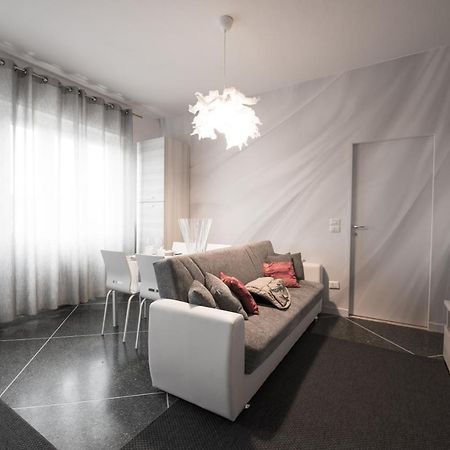 Ferienwohnung Amati Live Legnano Exterior foto